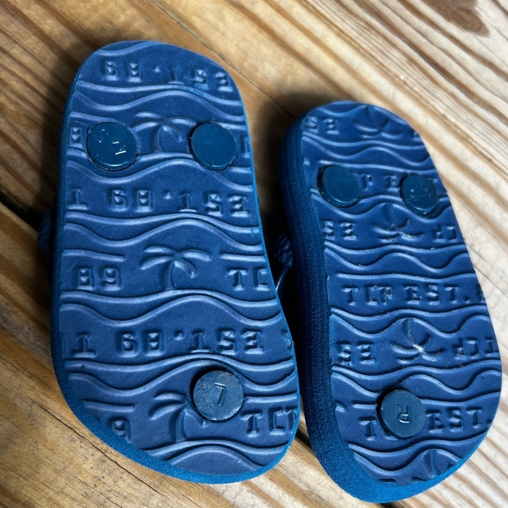 Infant baby toddler Blue Shark Flip Flops 4/5 - Picture 3 of 5